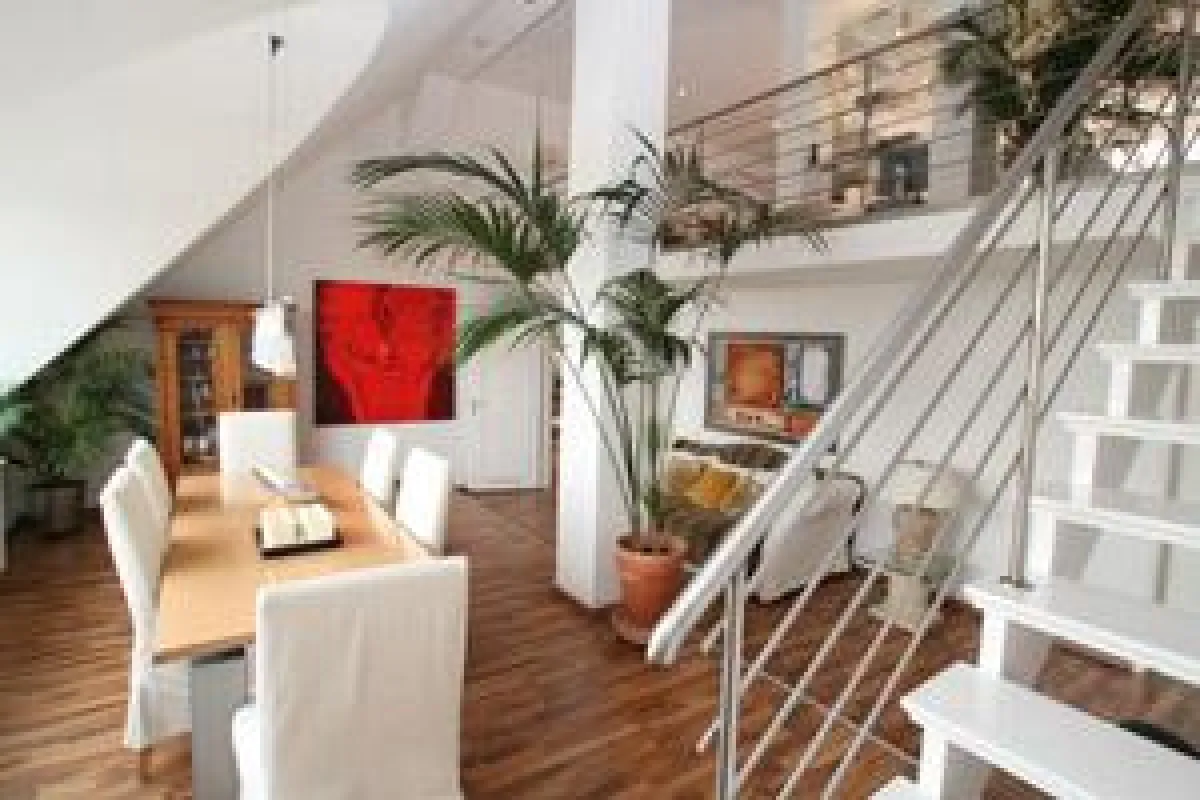 Thorsten Köhlers Esszimmer mit Werken von Marco Mehn