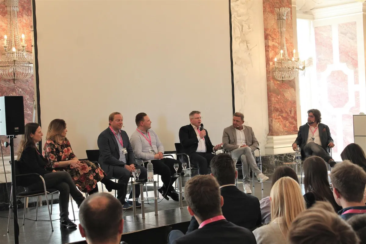 Podiumsdiskussion beim DMC. Moderation: Prof. Dr. Nils Hafner (ganz rechts).