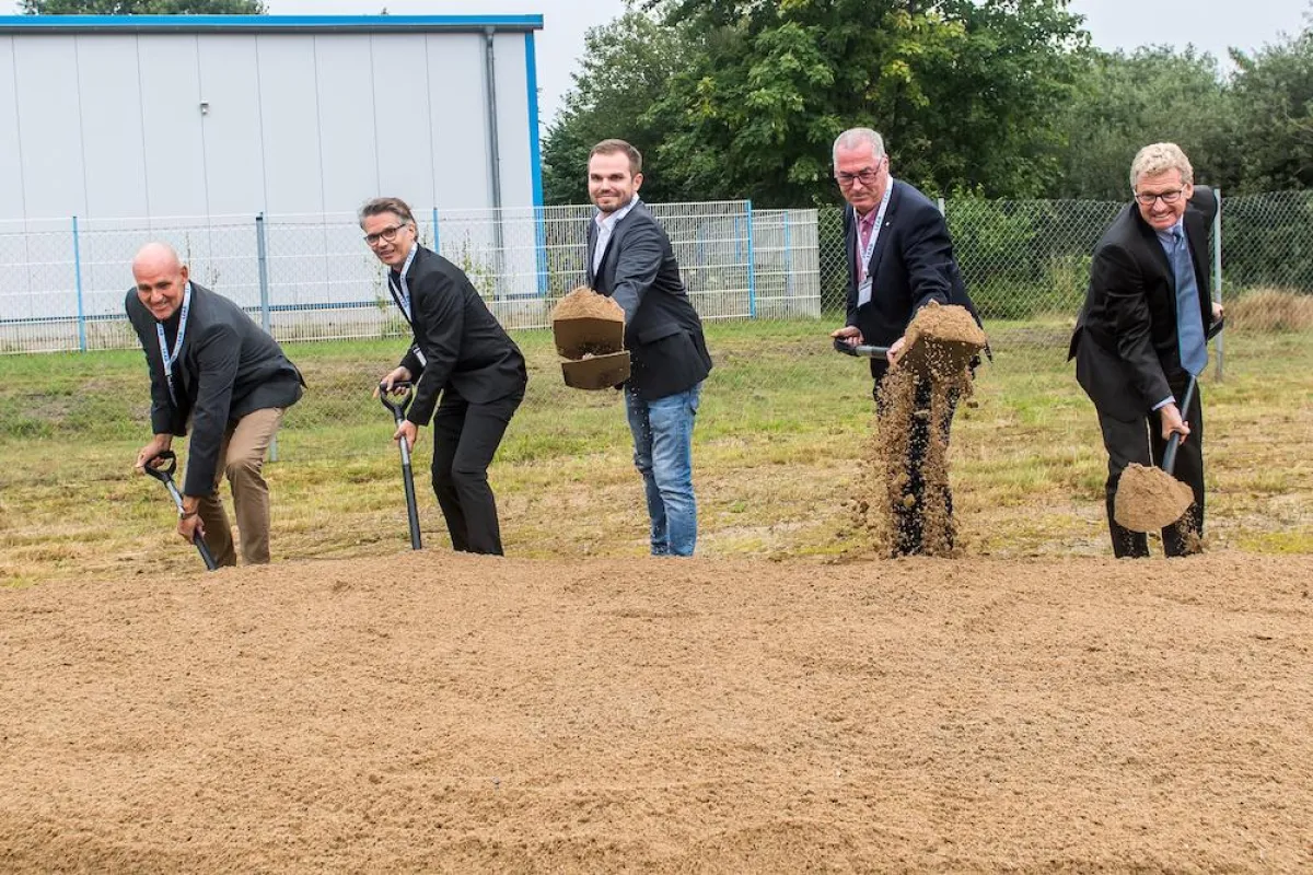 (v.l.) Kai Boysen, Paul Sindram, Richard Westerkamp, Kay Michael und Dr. Bernd Buchholz.