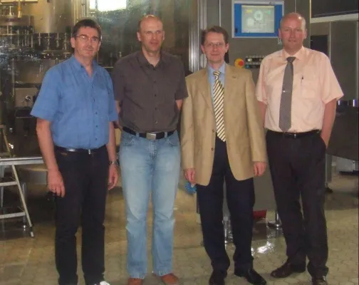 Startschuss für NADES-Füllerbedüsung bei Staatlich Bad Meinberger Bild: Startschuss für NADES-Füllerbedüsung bei Staatlich Bad Meinberger