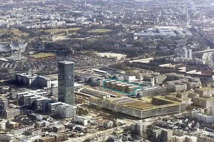Bild: SPATENSTICH FÜR QUBES MÜNCHEN - ROSA-ALSCHER Gruppe
