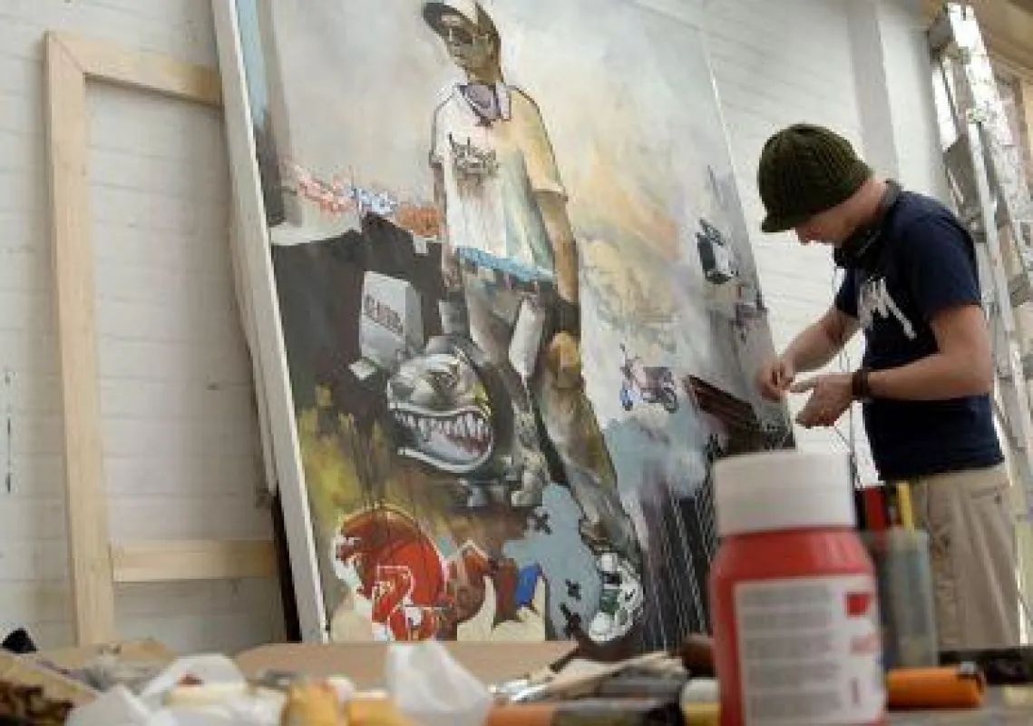 Ein Kunststudent aus Groningen bei der Arbeit