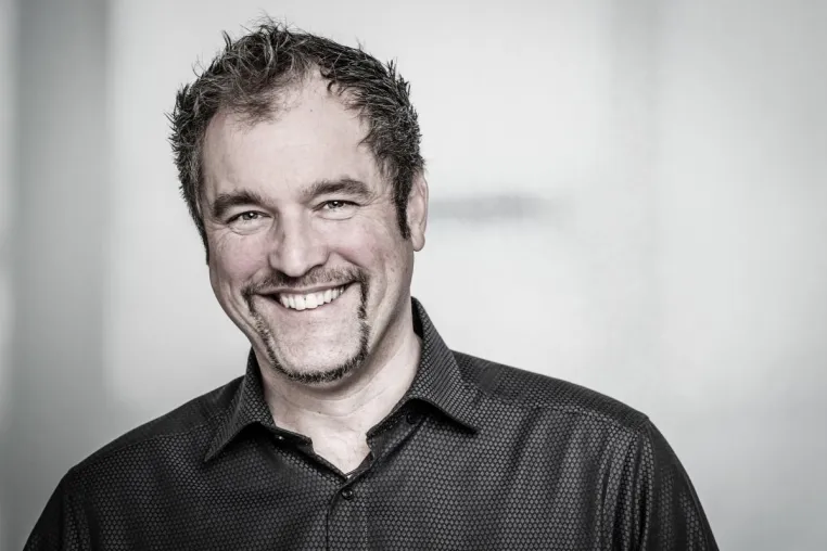 Debütautor Peter Jansen: "‚SchubsEngel - Licht und Gedicht"' ist mein Herzensprojekt" Bild: Debütautor Peter Jansen: "‚SchubsEngel - Licht und Gedicht"' ist mein Herzensprojekt"