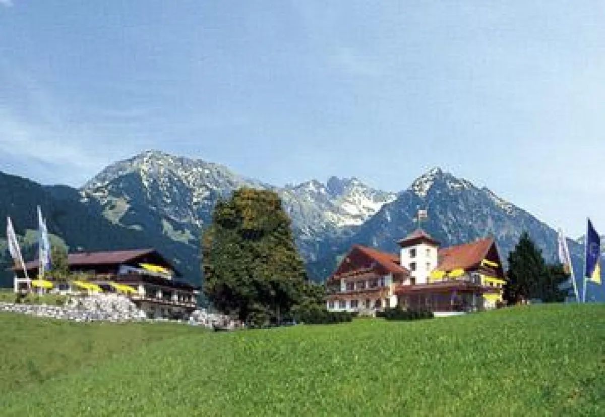 Eingerahmt in einer Landschaft wie gemalt: Der Berwanger Hof