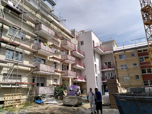 Bild: Quartier Hessenring: Tagespflege und neuer Wohnraum bald fertig – und der Baum steht noch