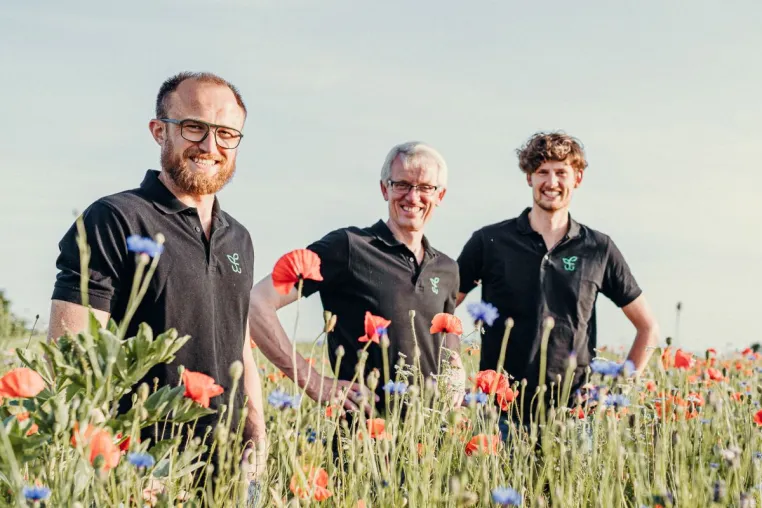 Bild: Feldwerk bei Nature as a Display e.V.: Für eine nachhaltige Zukunft, Green OOH, Feldwerbung (FieldAds) 