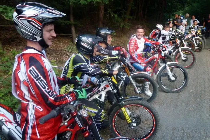 ADAC Nacht-Trial in Uslar-Fürstenhagen vor dem Start Bild: ADAC Nacht-Trial in Uslar-Fürstenhagen vor dem Start