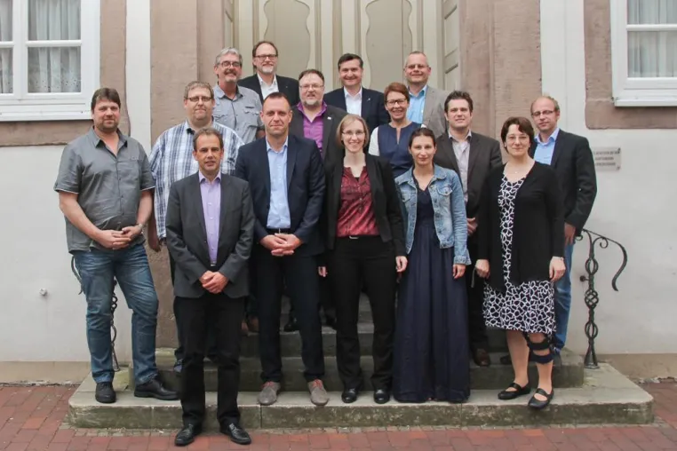 Elf Führungskräfte erhalten das HSW- Managementzertifikat Bild: Elf Führungskräfte erhalten das HSW- Managementzertifikat