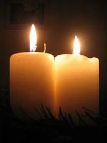 Kerzenschein statt Zimmerbrand Bild: Kerzenschein statt Zimmerbrand