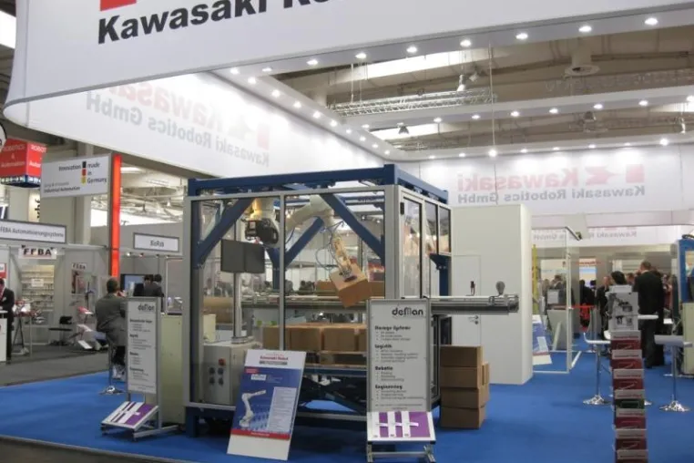 Bild: Neukontakte und Imagepflege: de Man präsentierte Neuentwicklung auf der Hannover Messe