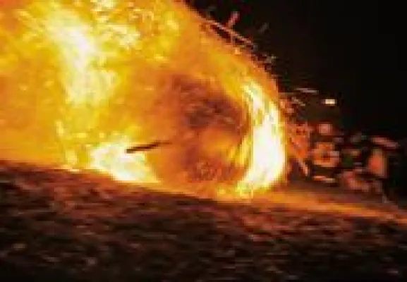 Bild: Mystische Oster-Feuerräder in Lügde