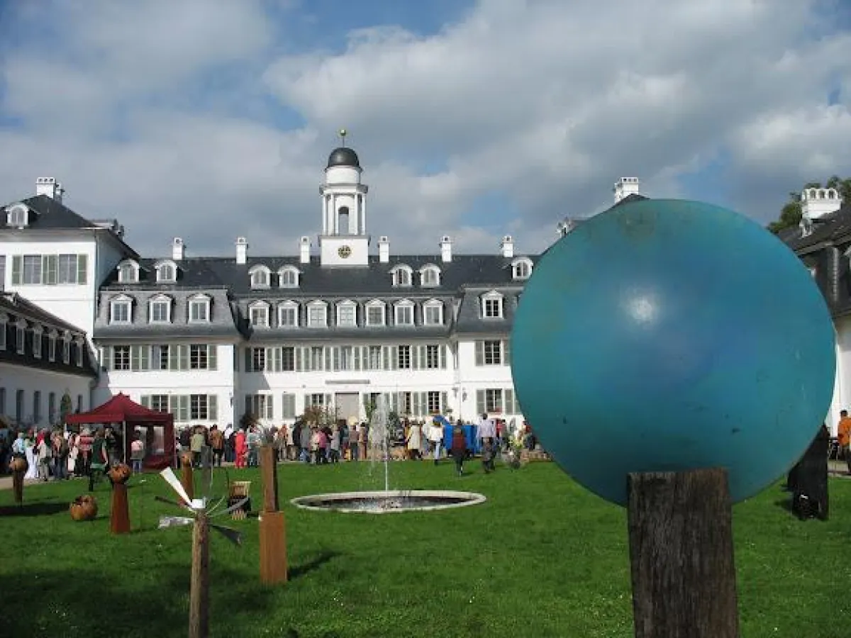 Rumpenheimer Kunsttage - Kunst an 20 Stationen rund um das Schloss