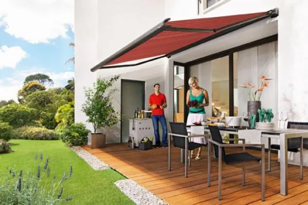 Bild: Frische Farben für den Sommer - Moderne Dessins bei Markisentüchern von markilux setzen spannende Akzente