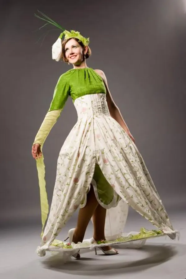 Ausgefallene Kreation: Schneeglöckchenkleid v.J. Schlüßler, Foto: D.Mangatter