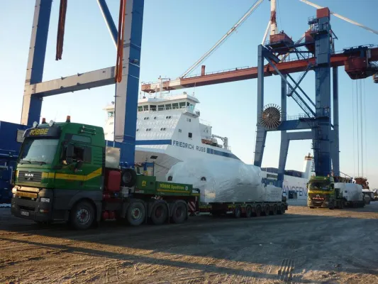 Bild: „Schwertransport durch Eis und Schnee“ - 260 Tonnen Gaskompressoren