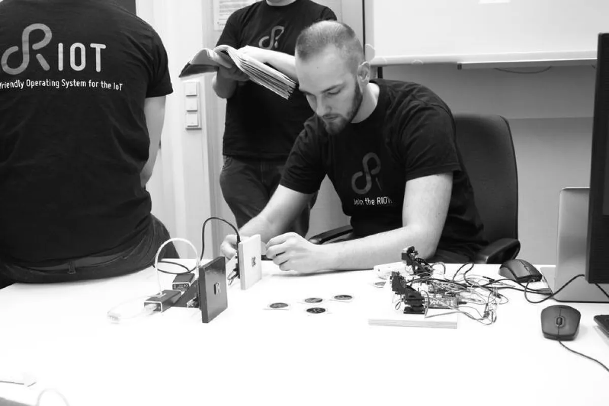 RIOT-Forschergruppe an der HAW Hamburg (Thomas Schmidt/HAW Hamburg)