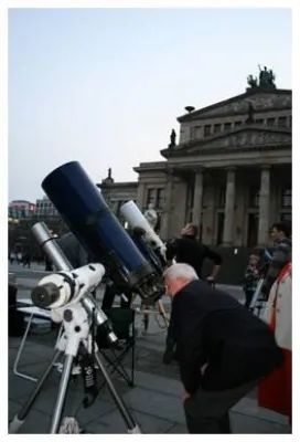 Bild: Observatorium Gendarmenmarkt – der Astronomietag 2010 in Berlin