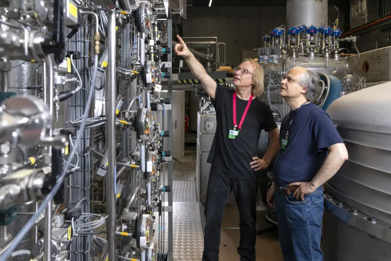 Bild: Ultrakalte Neutronen verschwinden nicht in die Spiegelwelt