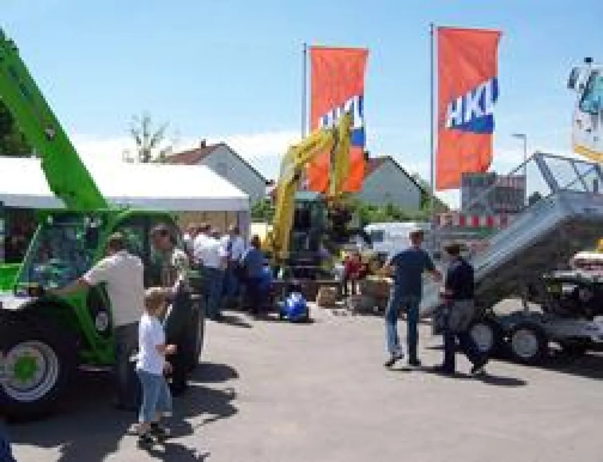 Auf der HKL Hausmesse in Schweinfurt-Euerbach erleben Besucher Produktneuheiten live vor Ort.