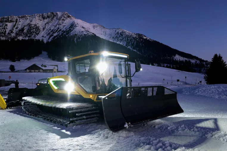 Bild: Premiere auf der Interalpin: Voll-elektrisches Pistengerät Snow Cat mit neuem Schnellladesystem