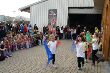 Herzliche Einladung zum großen Familienfest bei gokart-profi.de Bild: Herzliche Einladung zum großen Familienfest bei gokart-profi.de