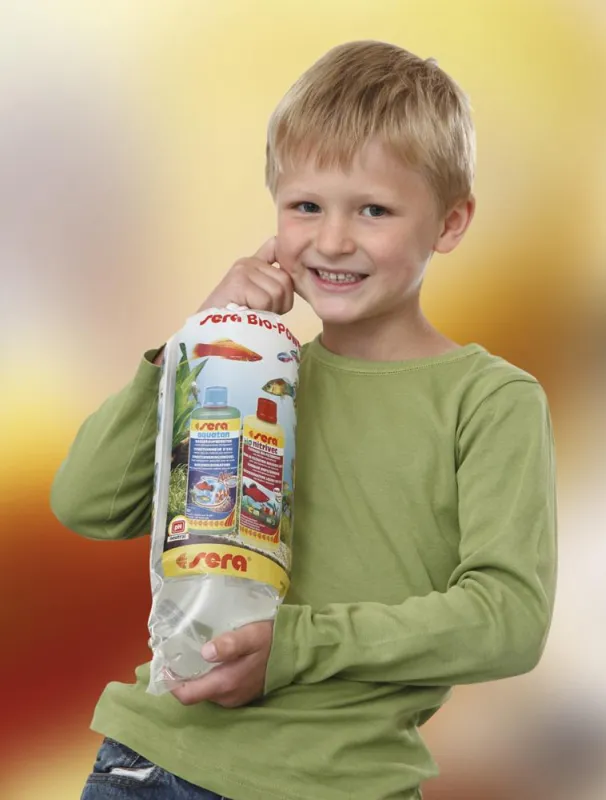 Stolz auf das neue Haustier. Jetzt geht's auf in die neue Umgebung.