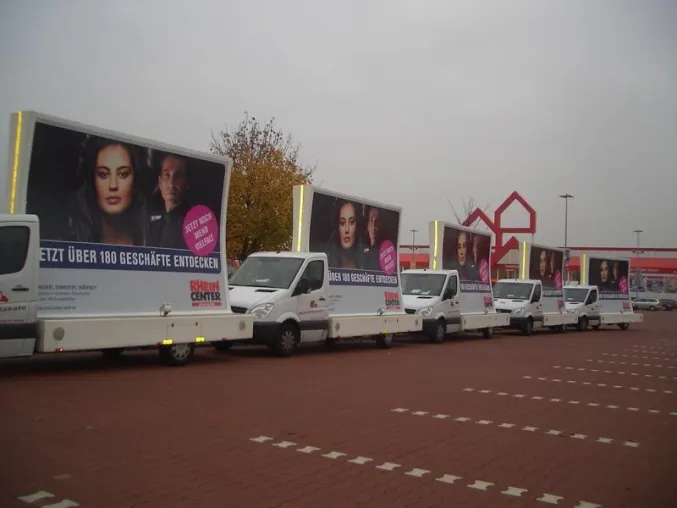 Köln - Das Rhein Center Köln setzte fünf Mobile Plakate für die rollende Außenwerbung ein Bild: Köln - Das Rhein Center Köln setzte fünf Mobile Plakate für die rollende Außenwerbung ein