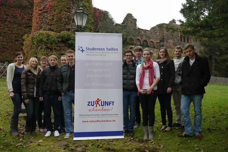 EBS Studenten hinterlassen Spuren im Rheingau Bild: EBS Studenten hinterlassen Spuren im Rheingau