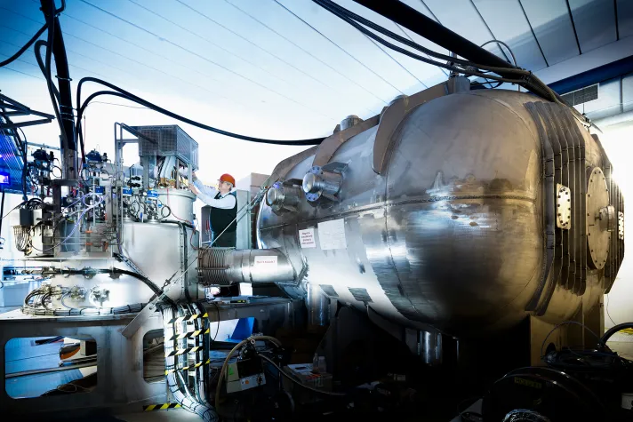 Bild: Erfolgreiche Experimente bei GSI/FAIR enthüllen neue Insel der asymmetrischen Kernspaltung 