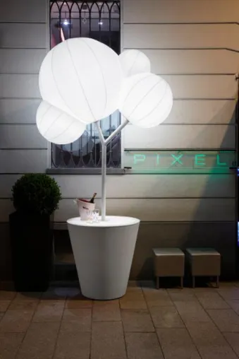 Bild: Tree of Light - hochhinaus entwickelt neuen beleuchteten Stehtisch