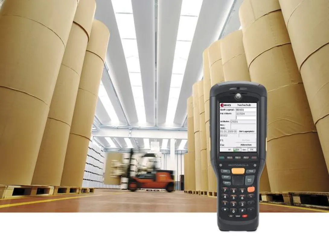 Ob Lagerhalle, Außenlager oder Freigelände, mit mobilfunkfähigen Industrie-MDE, wie hier das MC9500-K von Motorola und modularen Softwareapplikationen von ICS sind mobile IT-Logistik Prozesse überall 