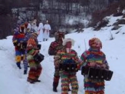 Bild: Weihnachten mit wilden Teufeln und süßen Lebkuchen