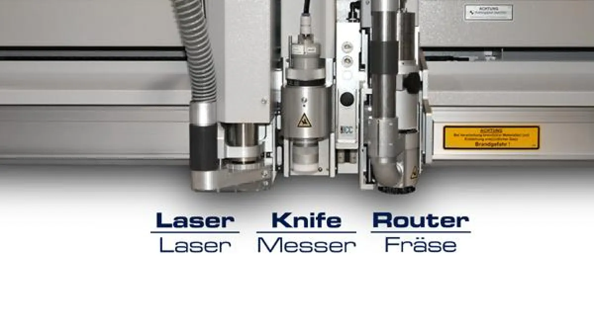 Laser, Fräse und Messer parallel auf einer Maschine
