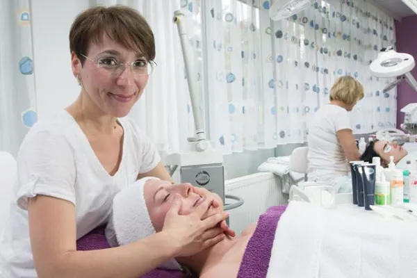 Berufe im Fokus: Kosmetiker – Gefragtes Umschulungsangebot im BFW Leipzig Bild: Berufe im Fokus: Kosmetiker – Gefragtes Umschulungsangebot im BFW Leipzig