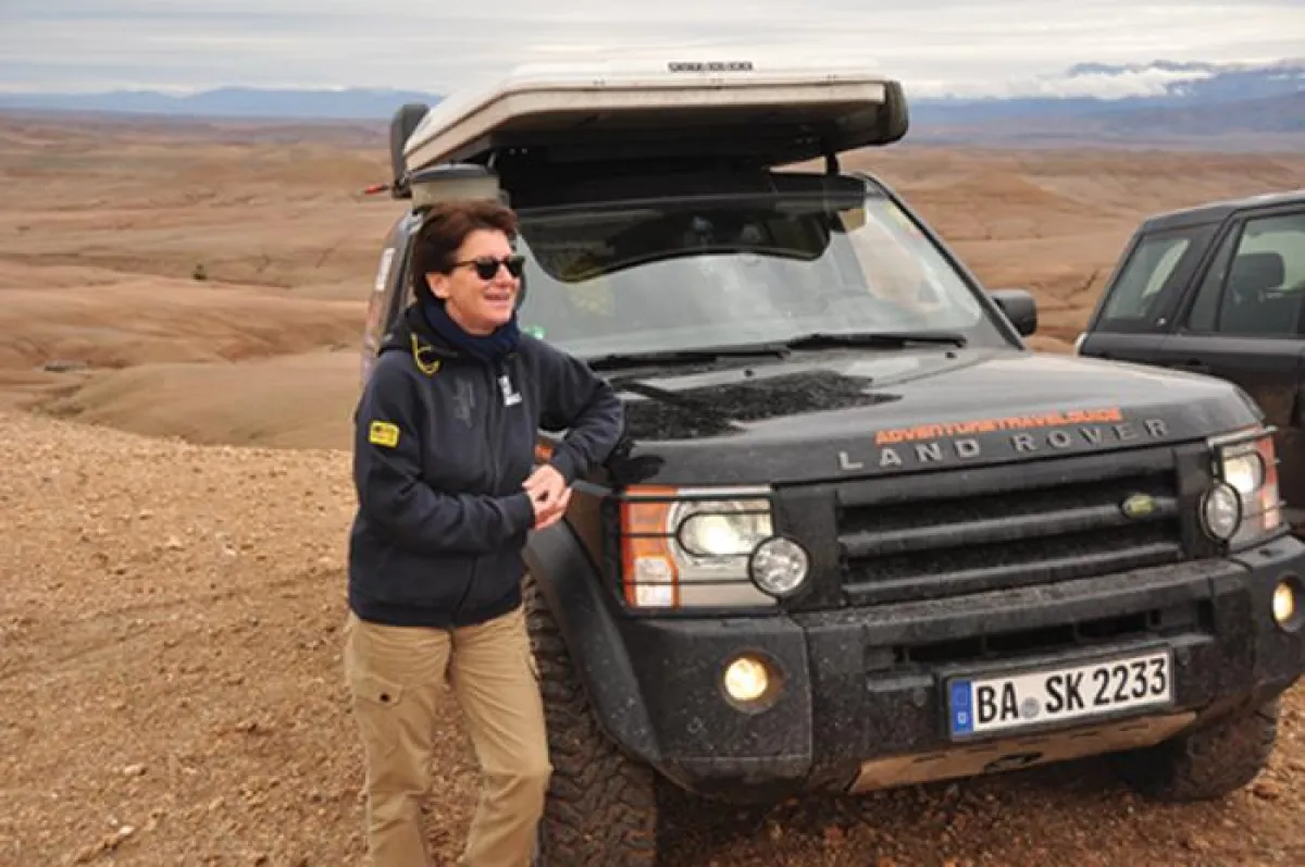 Ellen Lohr mit Special Adventure in der Agafey Desert