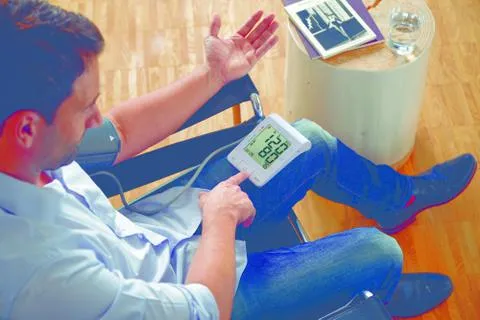 Bild: Bluthochdruck vorbeugen: Regelmäßig Blutdruck messen