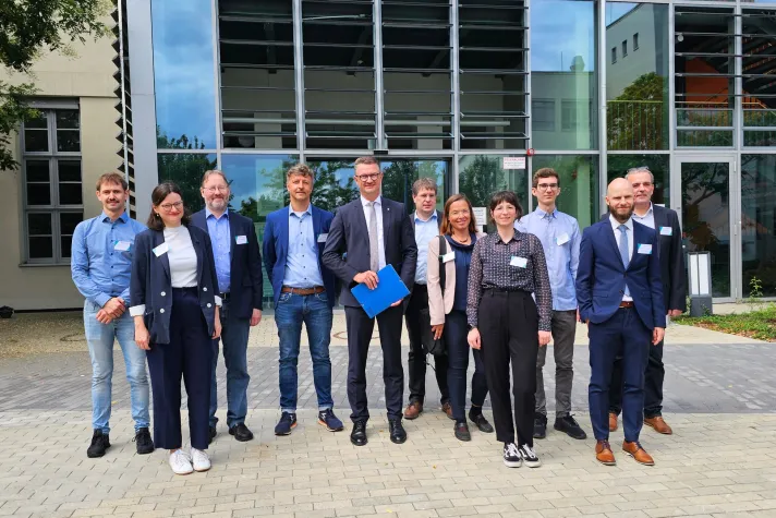 Bild: Wissenschaftsminister Christian Tischner besucht die Ernst-Abbe-Hochschule Jena im Rahmen der HIGH-TECH-TOUR Thüringen
