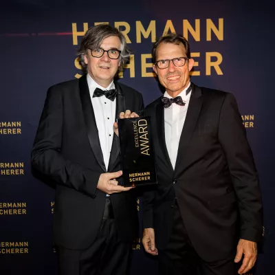 Bild: Mülheimer gewinnt Excellence Award 2022 beim 11. Internationalen Speaker Slam