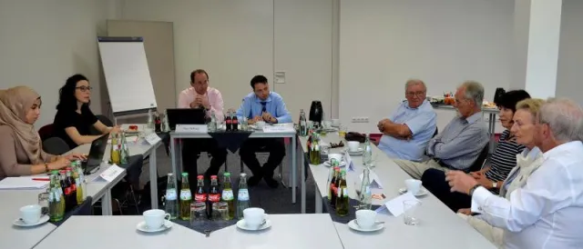 Gruppengespräche zum Thema Lebensmitteleinkauf mit Senioren auf dem Campus Bild: Gruppengespräche zum Thema Lebensmitteleinkauf mit Senioren auf dem Campus