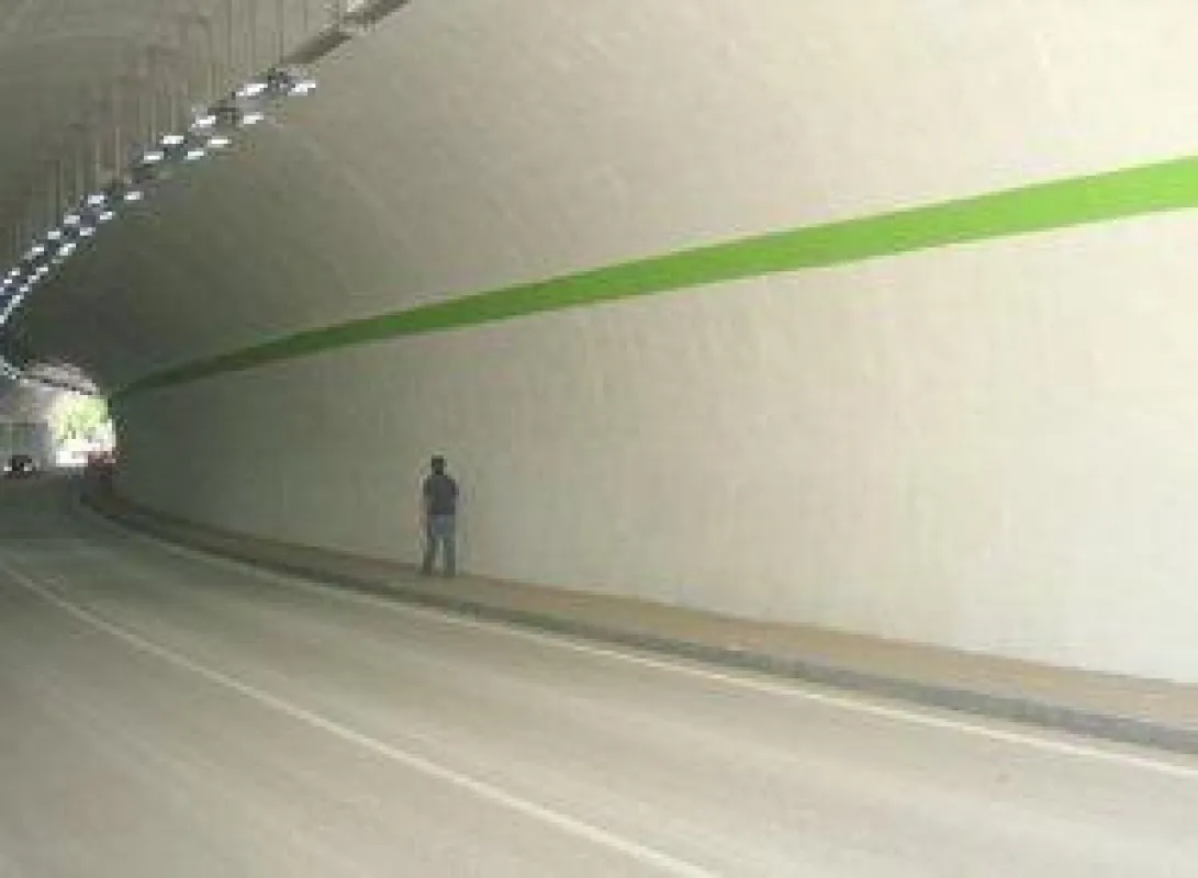 Der renovierte Straßentunnel von Ortisei im italienischen Südtirol
