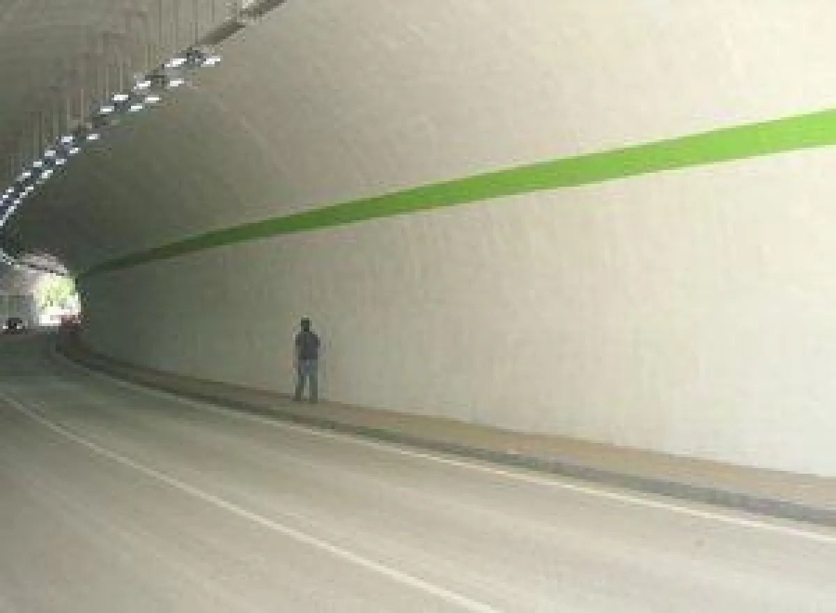 Der renovierte Straßentunnel von Ortisei im italienischen Südtirol