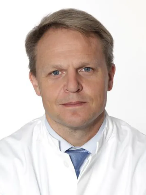 Univ.-Professor Dr. med. Hubert Schelzig, Universitätsklinikum Düsseldorf