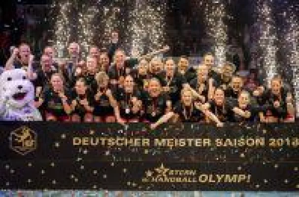 Bild: Handballerinnen der SG BBM Bietigheim werden in ERIMA zum zweiten Mal deutscher Meister