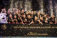 Bild: Handballerinnen der SG BBM Bietigheim werden in ERIMA zum zweiten Mal deutscher Meister