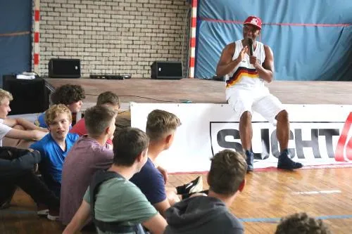 suchtLOS-Projektwoche mit 2schneidig an Gemeinschaftsschule Bild: suchtLOS-Projektwoche mit 2schneidig an Gemeinschaftsschule