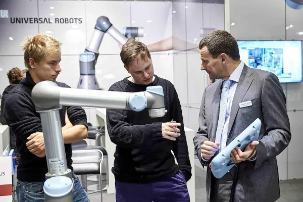 Bild: Dänische Robotertechnologie auf Skandinaviens größter Industrie- und Technologiemesse hi