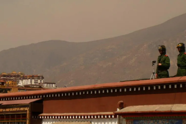 Bild: Staatliches chinesisches Fernsehen: „Die Bewohner von Lhasa sind die glücklichsten von allen“