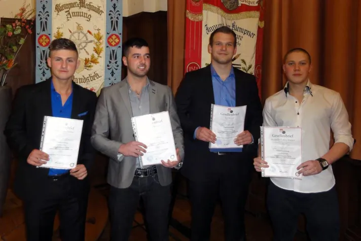 Vier Rückert Azubis bestehen Gesellenprüfung Bild: Vier Rückert Azubis bestehen Gesellenprüfung