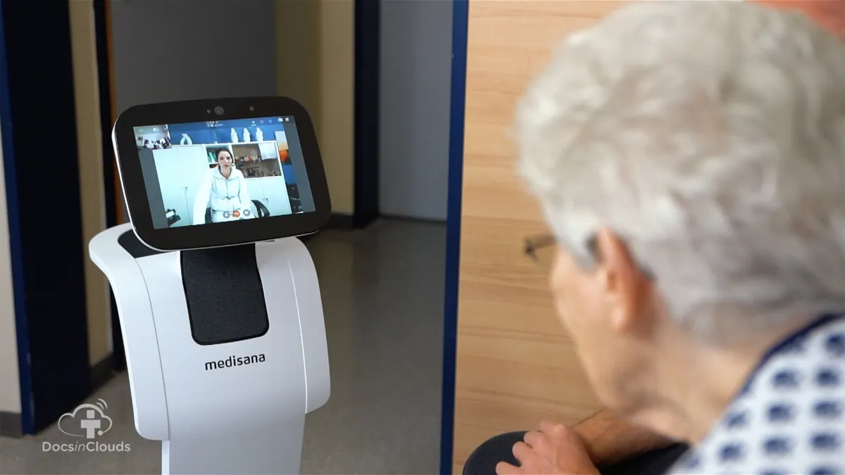 Durch die integrierte TeleDoc-App werden mit dem Pflegeroboter 