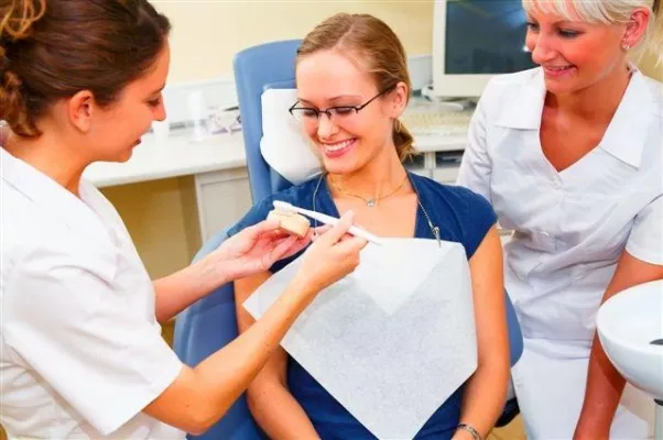 Bild: flair-dent Zahntechnik ist ab sofort ein AOKplus-Dentallabor in Niedersachsen